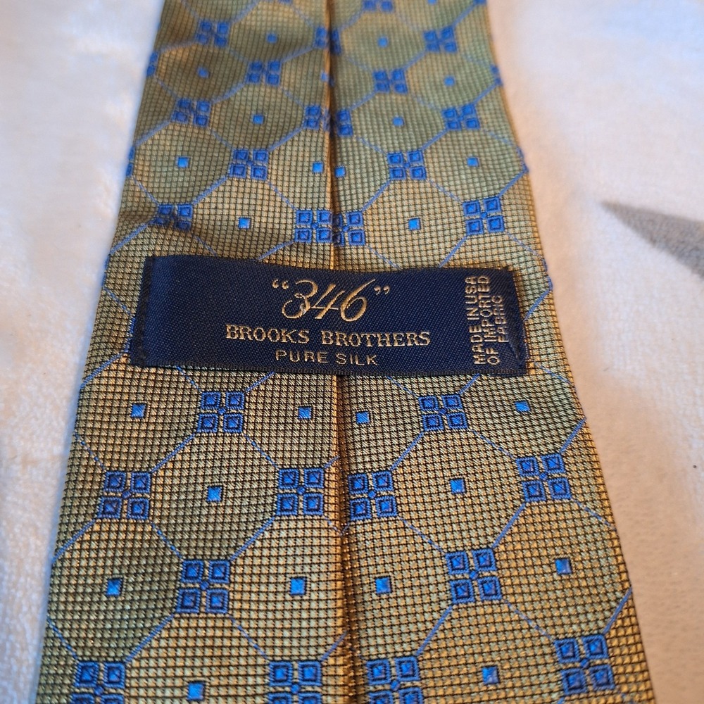 Brooks Brothers 346 Classic Necktie Gold Blue Medallion Geometric Silk Tie - Picture 4 of 7